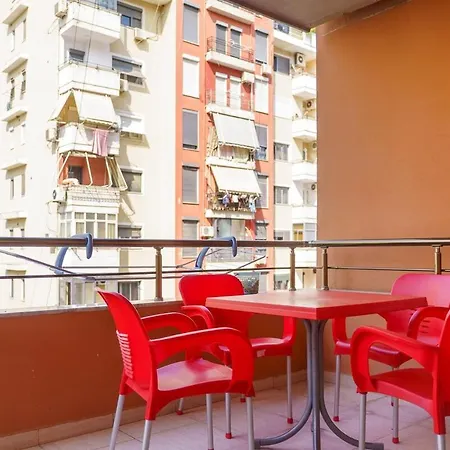 Cozy Flat At Komuna E Parisit Apartman