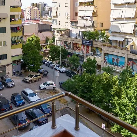 Cozy Flat At Komuna E Parisit Apartman